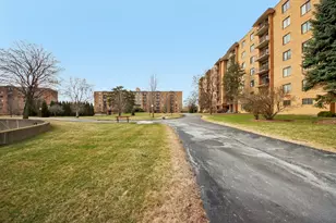 1727 W Crystal Ln, Mount Prospect, IL 60056 - Photo 9