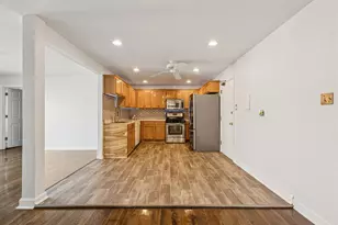 8828 N Leslie Ln, Des Plaines, IL 60016 - Photo 7