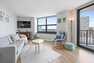 3660 N Lake Shore Dr, Chicago, IL 60613 - Photo 5