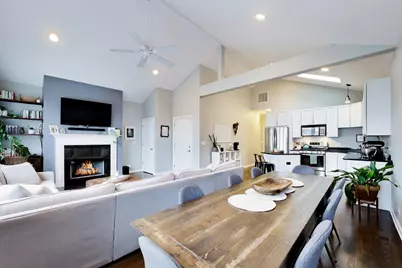 1927 W Belmont Avenue #4, Chicago, IL 60657 - Photo 7