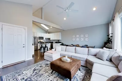 1927 W Belmont Avenue #4, Chicago, IL 60657 - Photo 5