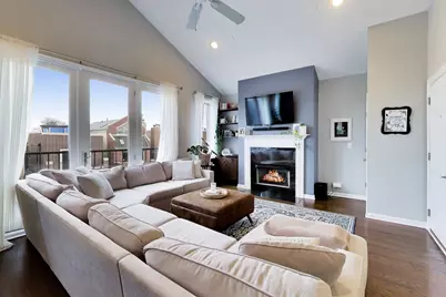 1927 W Belmont Avenue #4, Chicago, IL 60657 - Photo 3