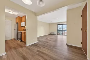 880 N Lakeside Dr, Vernon Hills, IL 60061 - Photo 3