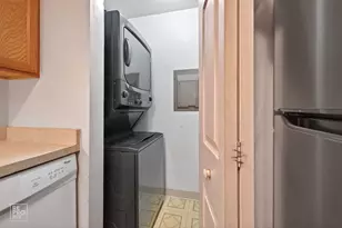 880 N Lakeside Dr, Vernon Hills, IL 60061 - Photo 7