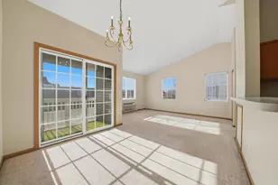 417 Silverstone Dr, Carpentersville, IL 60110 - Photo 5