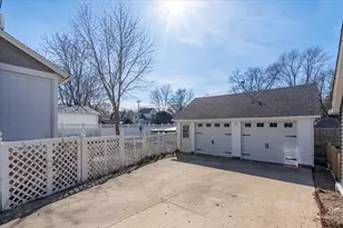 709 N Center St, Clifton, IL 61727 - Photo 33