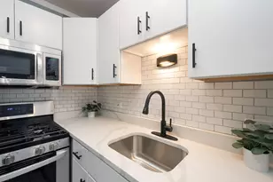 1 E Scott St, Chicago, IL 60610 - Photo 7