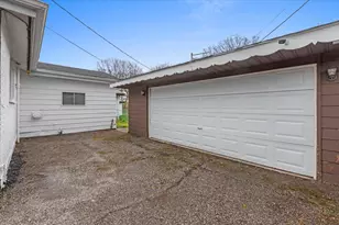 877 163rd St, Calumet City, IL 60409 - Photo 15