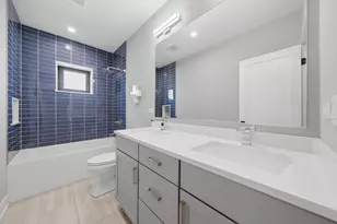 2245 N Rockwell St, Chicago, IL 60647 - Photo 17