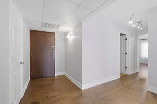 9332 Landings Ln, Des Plaines, IL 60016 - Photo 7