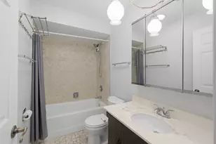 9332 Landings Ln, Des Plaines, IL 60016 - Photo 15