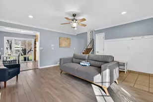 14 Devonshire Cir, Elgin, IL 60123 - Photo 3