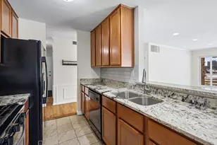 1926 Prairie Square, Schaumburg, IL 60173 - Photo 7