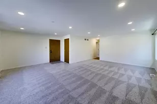 1209 E Davis Street E, Arlington Heights, IL 60005 - Photo 5