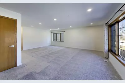 1209 E Davis Street E #2, Arlington Heights, IL 60005 - Photo 3