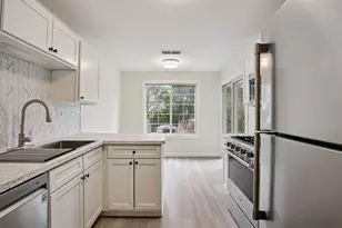 323 Sheffield Ct, Roselle, IL 60172 - Photo 9