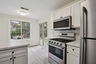 323 Sheffield Ct, Roselle, IL 60172 - Photo 11