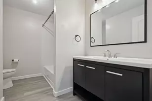 323 Sheffield Ct, Roselle, IL 60172 - Photo 15