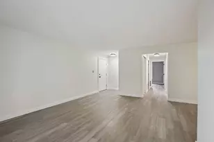 323 Sheffield Ct, Roselle, IL 60172 - Photo 5