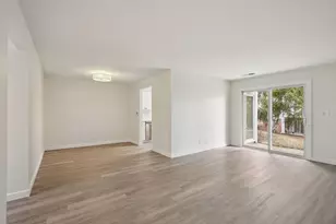 323 Sheffield Ct, Roselle, IL 60172 - Photo 3