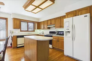 805 Furlong Dr, Libertyville, IL 60048 - Photo 15