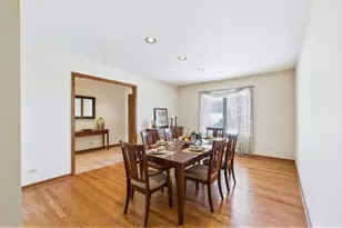 805 Furlong Dr, Libertyville, IL 60048 - Photo 3