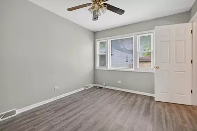 12326 S Racine Avenue, Calumet Park, IL 60827 - Photo 9