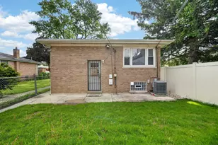 12326 S Racine Ave, Calumet Park, IL 60827 - Photo 19