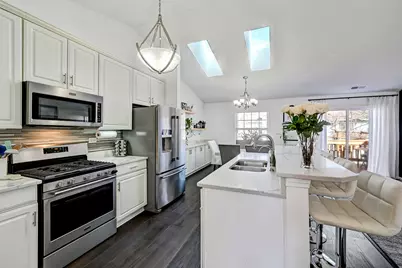 262 Waverly Court, Willowbrook, IL 60527 - Photo 5