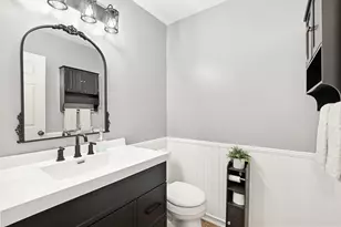 1932 Banks Dr, Elgin, IL 60123 - Photo 9