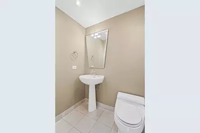 100 E Huron Street #2301, Chicago, IL 60611 - Photo 9