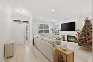 829 Linden Cir, Hoffman Estates, IL 60169 - Photo 3