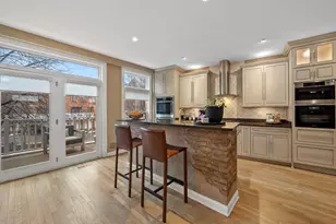 2048 Valor Ct, Glenview, IL 60026 - Photo 13