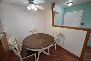 1045 Higgins Quarters Dr, Hoffman Estates, IL 60169 - Photo 7