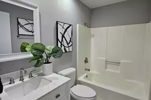 1506 Kennicott Ct, Sycamore, IL 60178 - Photo 9