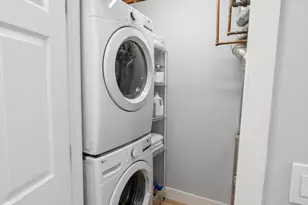 1733 W Crystal St, Chicago, IL 60622 - Photo 17