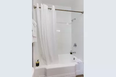 1148 W Addison Street #1, Chicago, IL 60613 - Photo 23