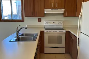 626 Terry Ct, Roselle, IL 60172 - Photo 3