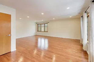 1209 E Davis Street E, Arlington Heights, IL 60005 - Photo 11