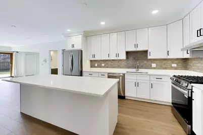 1209 E Davis Street E #1, Arlington Heights, IL 60005 - Photo 3