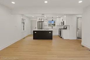 5831 W 81st Pl, Burbank, IL 60459 - Photo 9