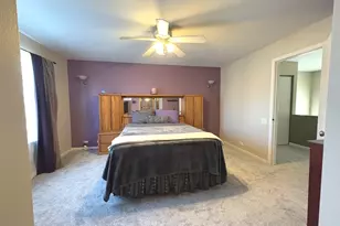 2038 College Green Dr, Elgin, IL 60123 - Photo 11