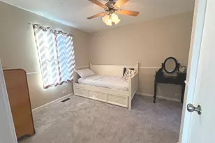 2038 College Green Dr, Elgin, IL 60123 - Photo 17