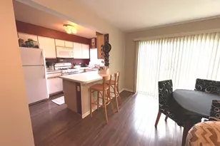 2038 College Green Dr, Elgin, IL 60123 - Photo 7