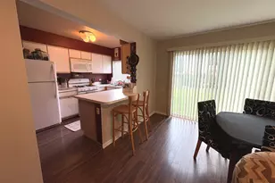 2038 College Green Dr, Elgin, IL 60123 - Photo 3