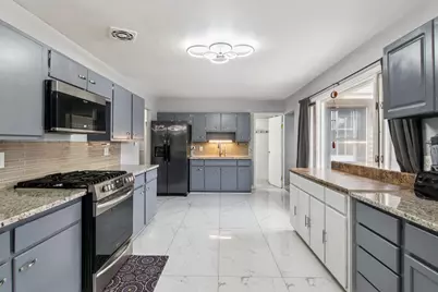 1625 Dennison Road, Hoffman Estates, IL 60169 - Photo 11