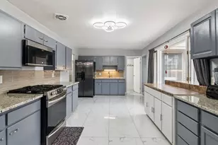 1625 Dennison Rd, Hoffman Estates, IL 60169 - Photo 11