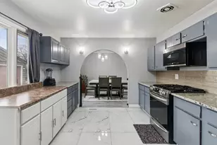 1625 Dennison Rd, Hoffman Estates, IL 60169 - Photo 9