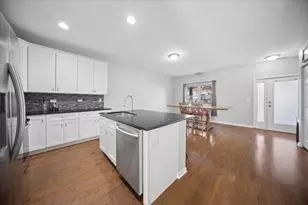 943 W College Pkwy, Chicago, IL 60608 - Photo 9