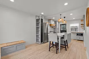 2718 W 96th Pl, Evergreen Park, IL 60805 - Photo 5